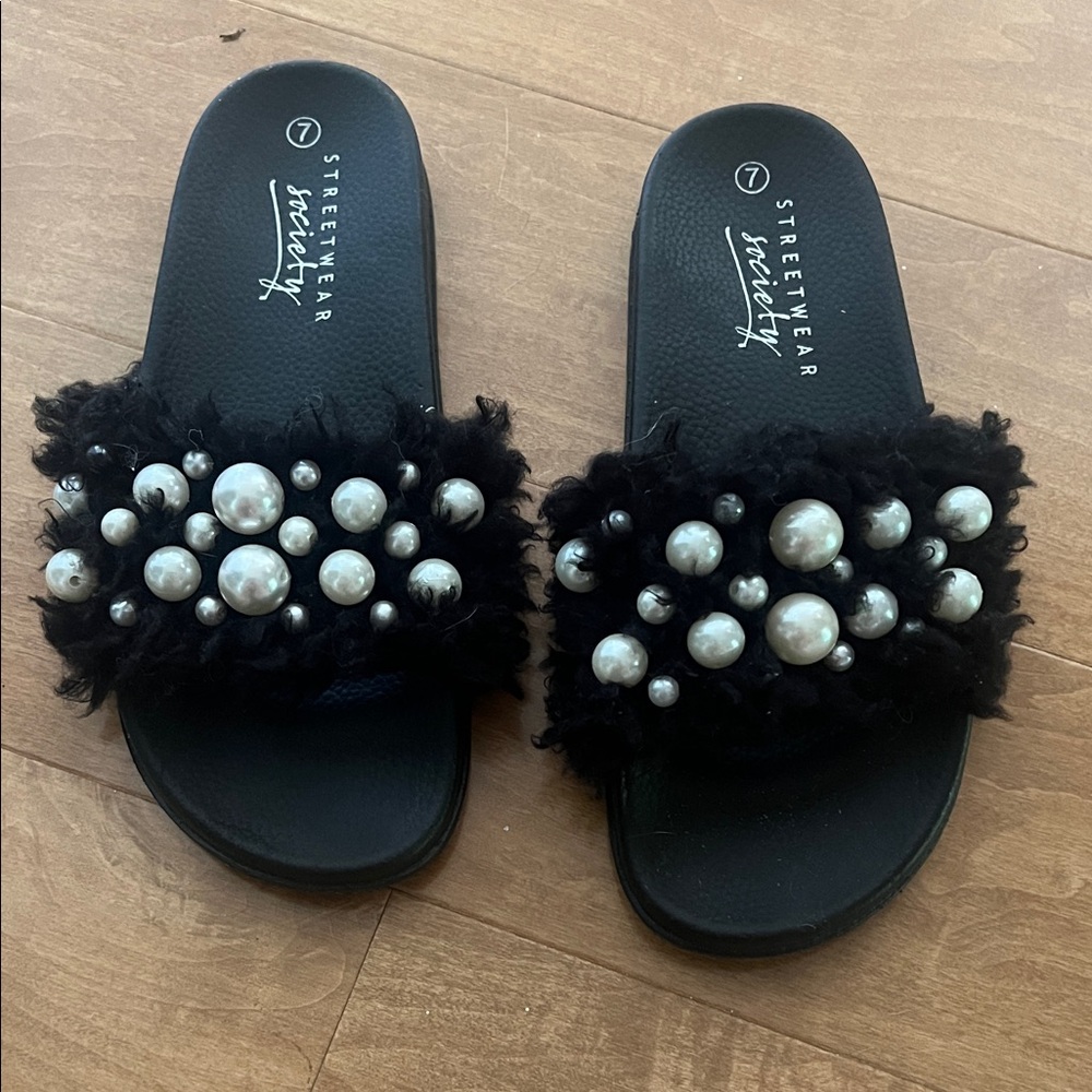 Streetwear Society Black Fuzzy Pearl Slides